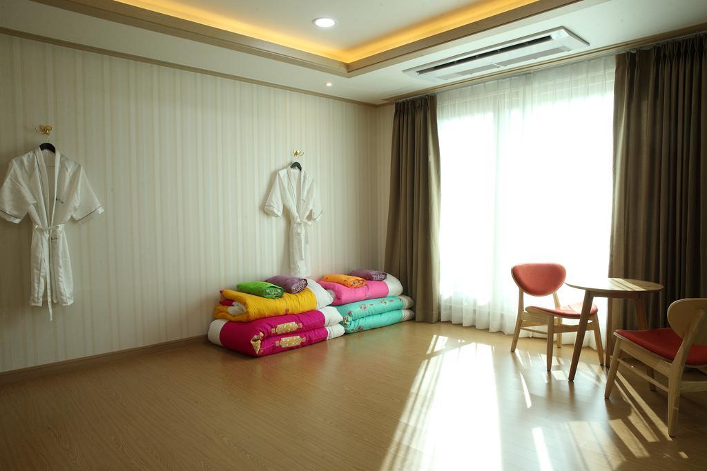 Arisu Gyeongju Hotel מראה חיצוני תמונה